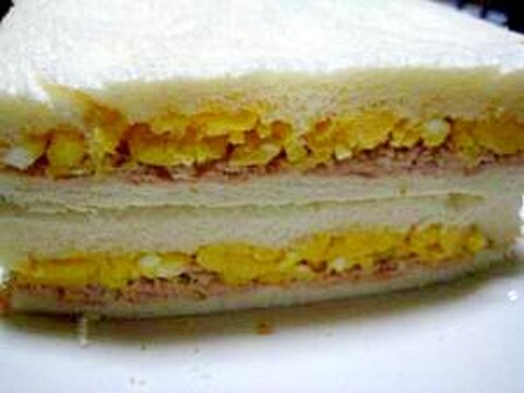 お出かけに☆ツナマヨと卵のサンドイッチ